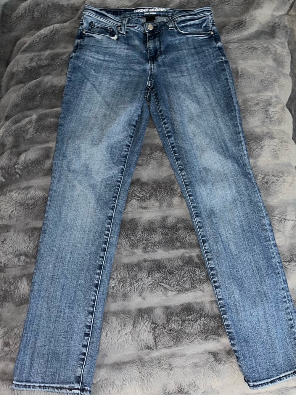 DKNY Women's Slim Skinny Jeans in Medium Blue Wash